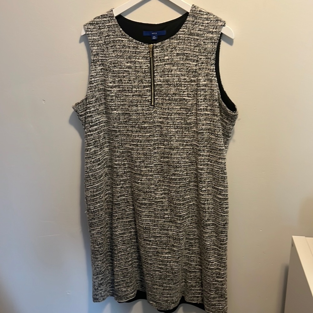 Sleeveless dress